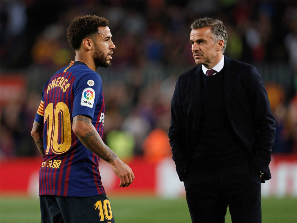 似乎都稍顯 似乎都稍顯